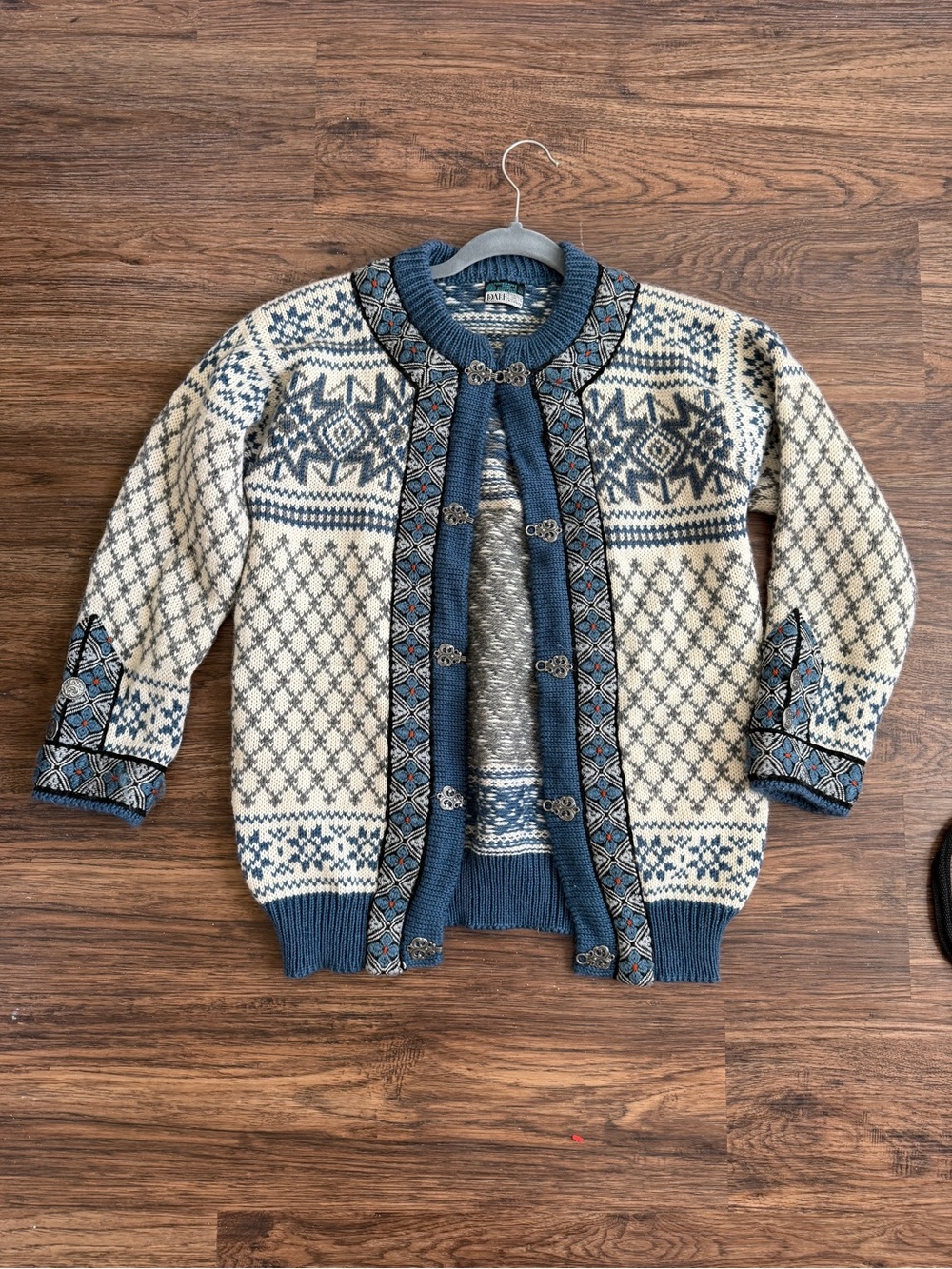 Vintage Dale of Norway Womens Norwegian Wool Cardigan Nordic Sweater Size 40 M L